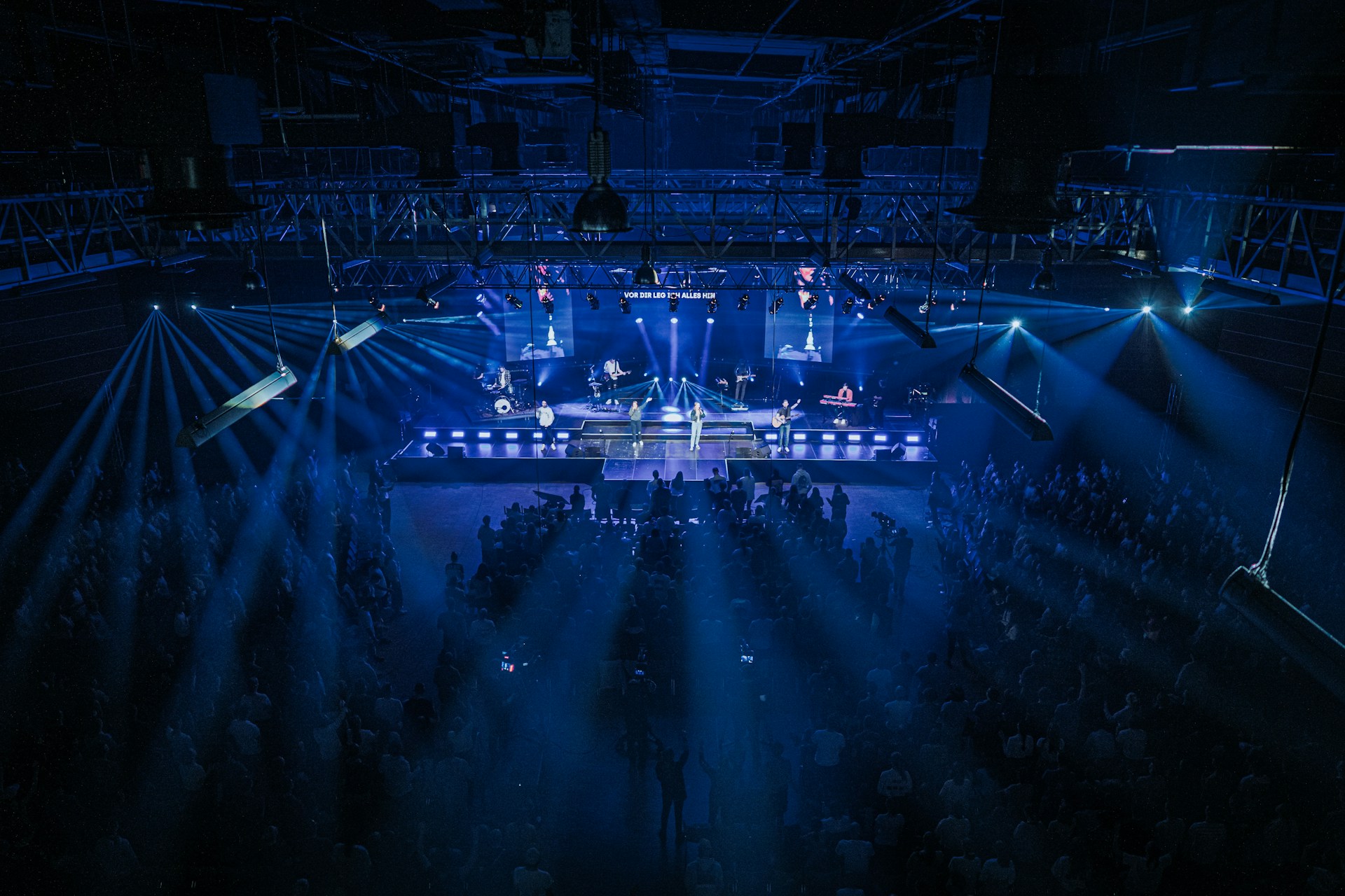 How Professional Event Planners Manage Large Productions