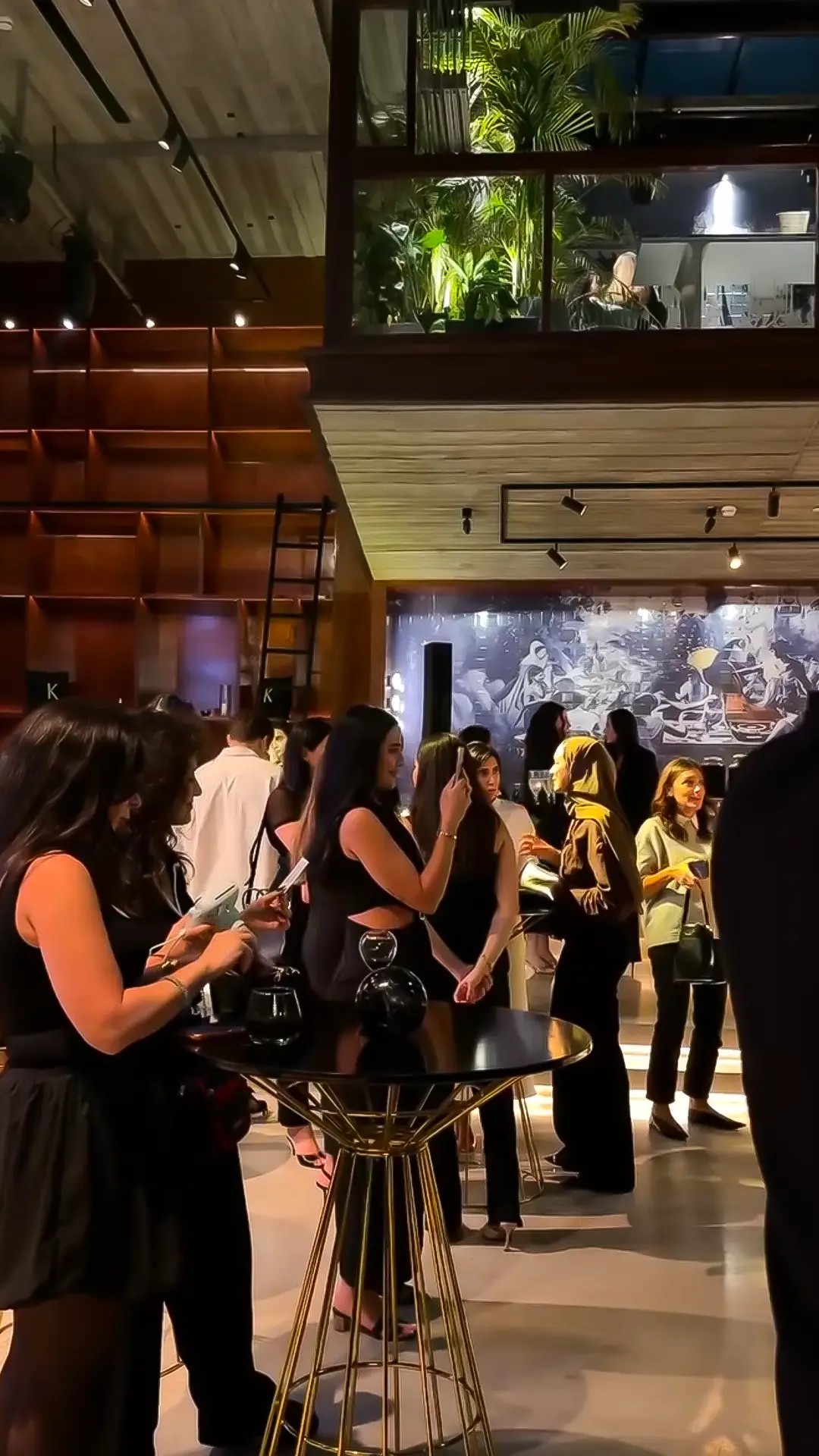 beauty-event-guests-private-venue-dubai Guests mingling at a private beauty event venue in Dubai
