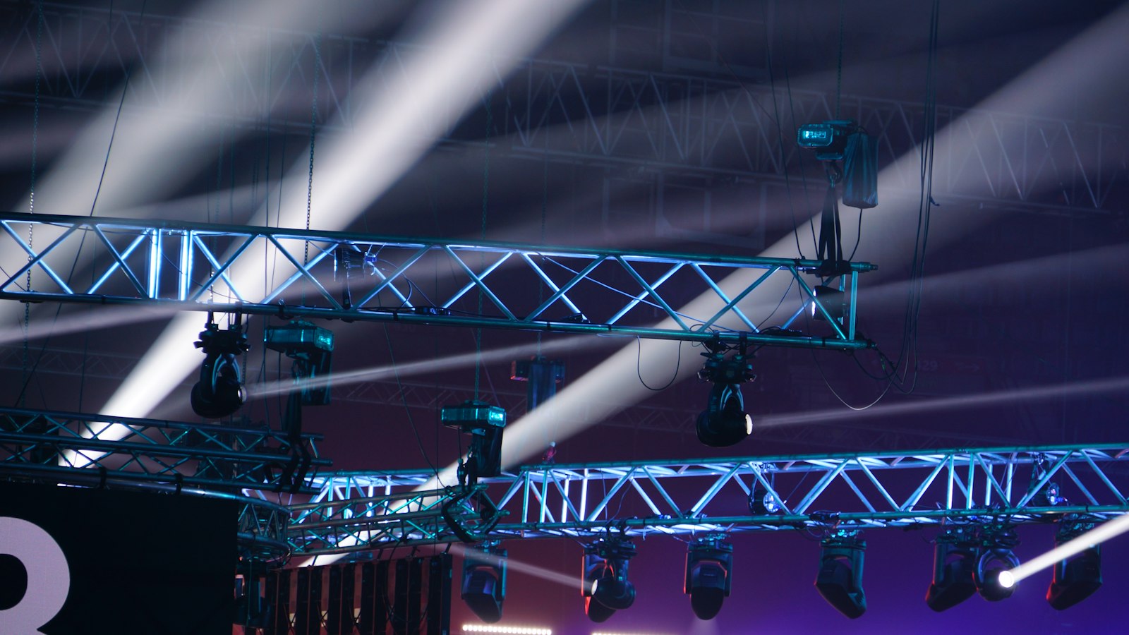 Stage lighting fixtures mounted on a truss rig
